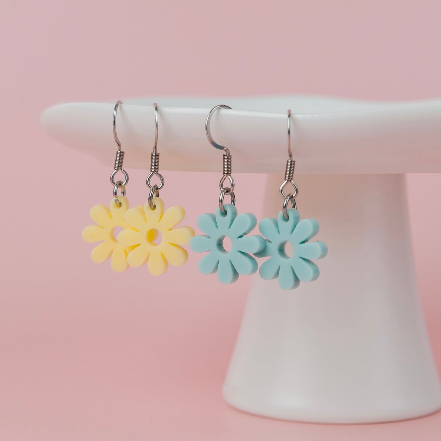 THE PRETTY DAISY MINI in Blue or Yellow