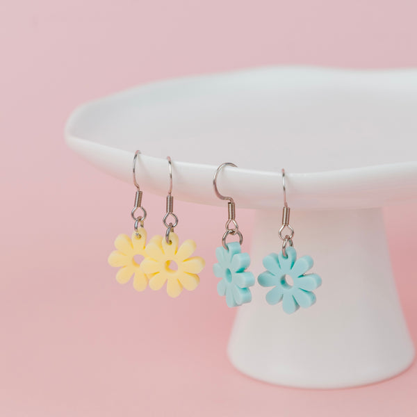 THE PRETTY DAISY MINI in Blue or Yellow THE PRETTY DAISY MINI in Blue or Yellow