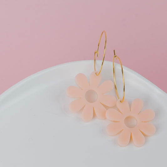 THE PRETTY DAISY HOOP in Peach