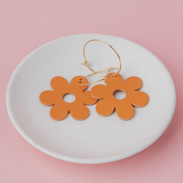 THE GROOVY DAISY in Orange Leather THE GROOVY DAISY in Orange Leather