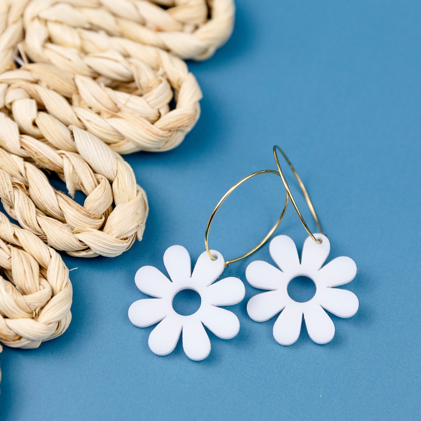 THE PRETTY DAISY in White/ Lightweight Acrylic Statement Earrings