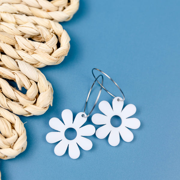 THE PRETTY DAISY in White/ Lightweight Acrylic Statement Earrings THE PRETTY DAISY in White/ Lightweight Acrylic Statement Earrings