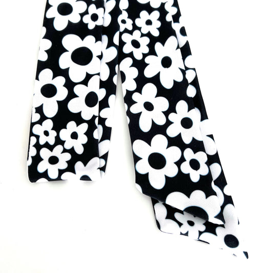 THE HEADBAND in Black and White Daisy