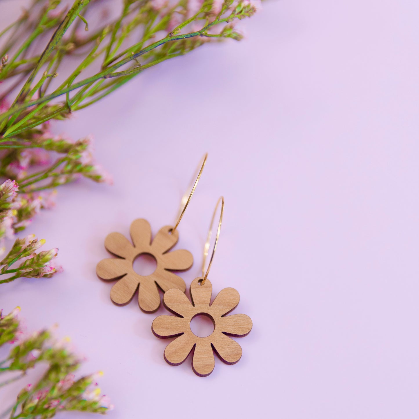 THE PRETTY DAISY HOOP in Cherry Wood/ Lightweight Statement Earrings