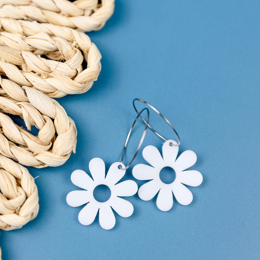 THE PRETTY DAISY in White/ Lightweight Acrylic Statement Earrings